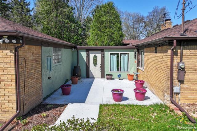 6214 Hugh Street, Burton, MI 48509