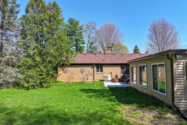 6214 Hugh Street, Burton, MI 48509