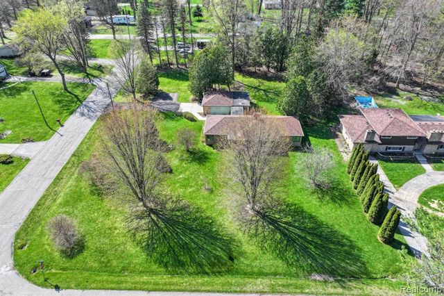 6214 Hugh Street, Burton, MI 48509