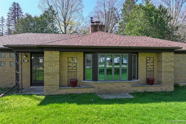 6214 Hugh Street, Burton, MI 48509