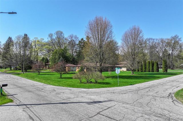 6214 Hugh Street, Burton, MI 48509