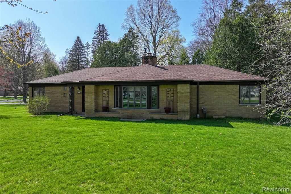 6214 Hugh Street, Burton, MI 48509