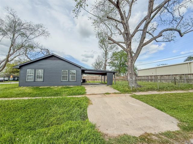 119 S Ringgold Street, West Columbia, TX 77486