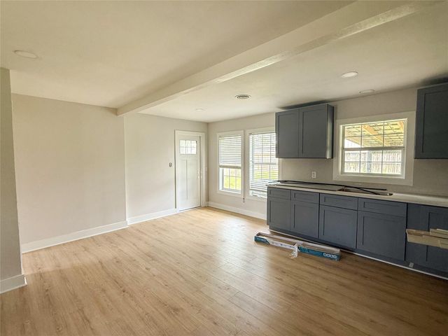 119 S Ringgold Street, West Columbia, TX 77486