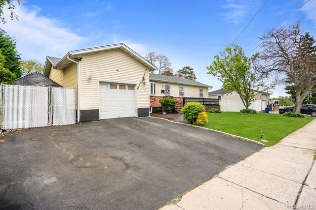10 Francisco Avenue, Central Islip, NY 11722