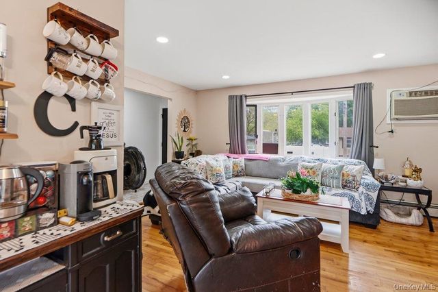 10 Francisco Avenue, Central Islip, NY 11722