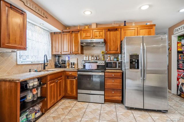 10 Francisco Avenue, Central Islip, NY 11722