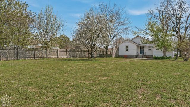 1011 W Court Street W, Paragould, AR 72450