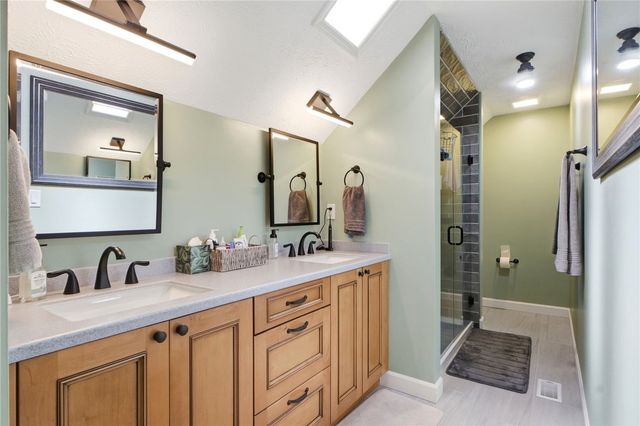 9267 N Creek Lane, Centerville, OH 45458