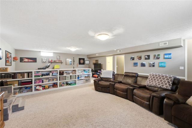 9267 N Creek Lane, Centerville, OH 45458
