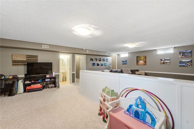 9267 N Creek Lane, Centerville, OH 45458