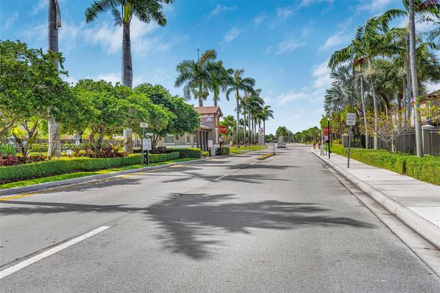 22424 SW 89th Path, Cutler Bay, FL 33190