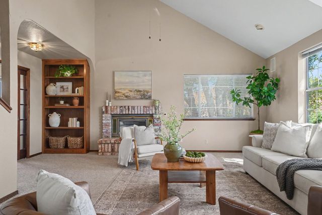 156 Creek View Ct, Sutter Creek, CA 95685