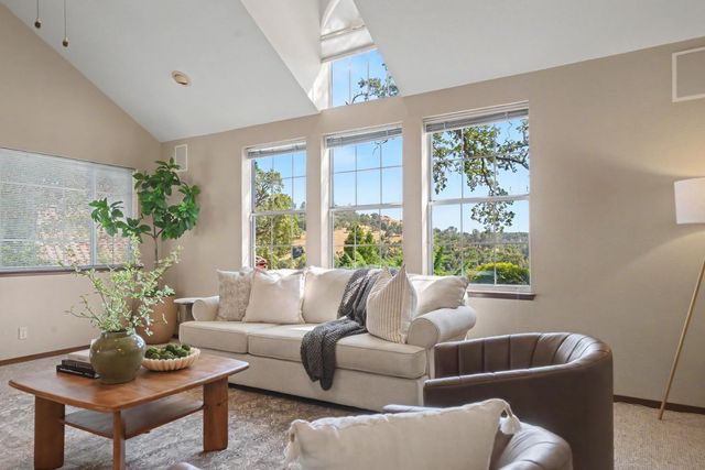 156 Creek View Ct, Sutter Creek, CA 95685
