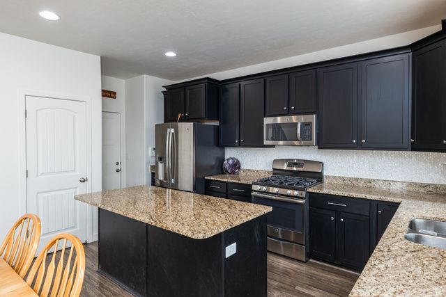 1122 STONEHAVEN DR, North Salt Lake, UT 84054