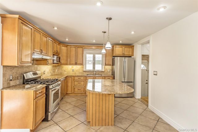 104 Sheridan Avenue, Williston Park, NY 11596