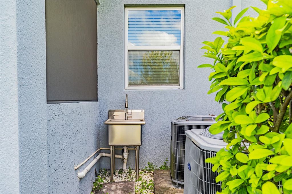 Image 19 of property listing at 12111 IMAGINARY WAY, Orlando, FL 32832