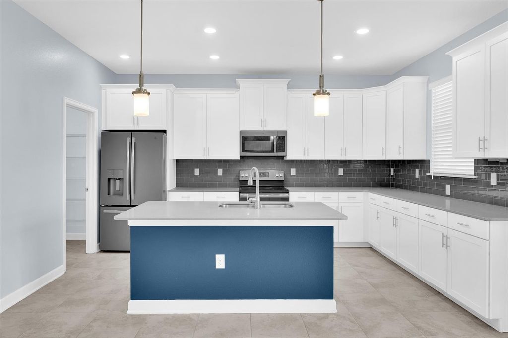 Image 10 of property listing at 12111 IMAGINARY WAY, Orlando, FL 32832