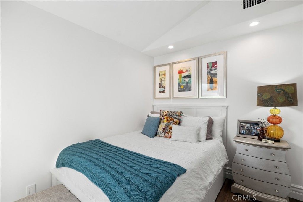 Image 23 of property listing at 118 Via Lido Nord, Newport Beach, CA 92663