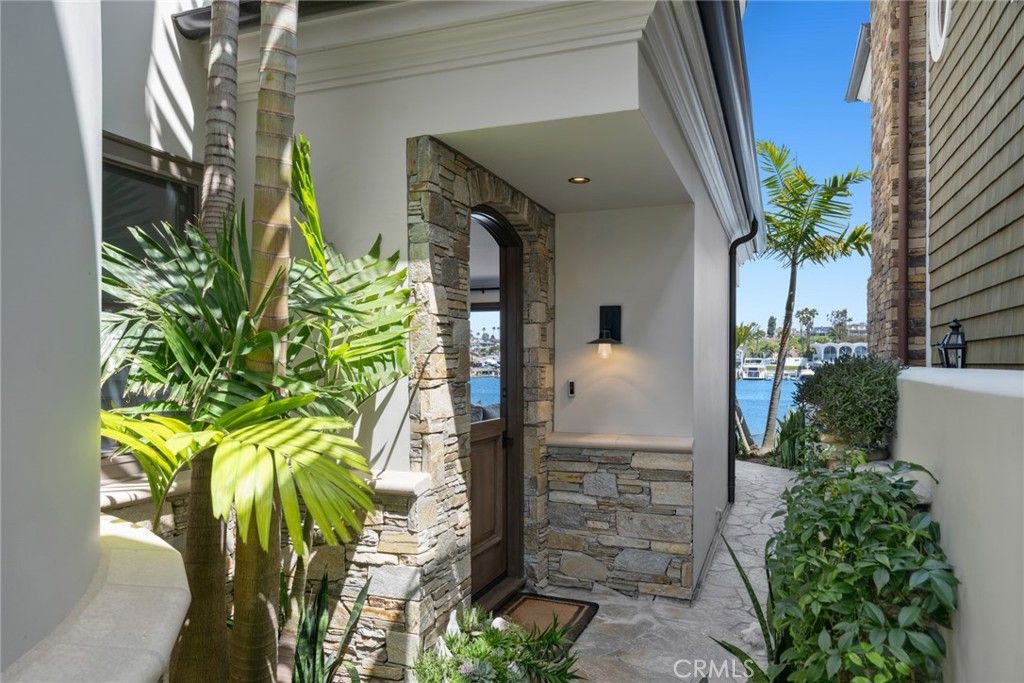 Image 4 of property listing at 118 Via Lido Nord, Newport Beach, CA 92663