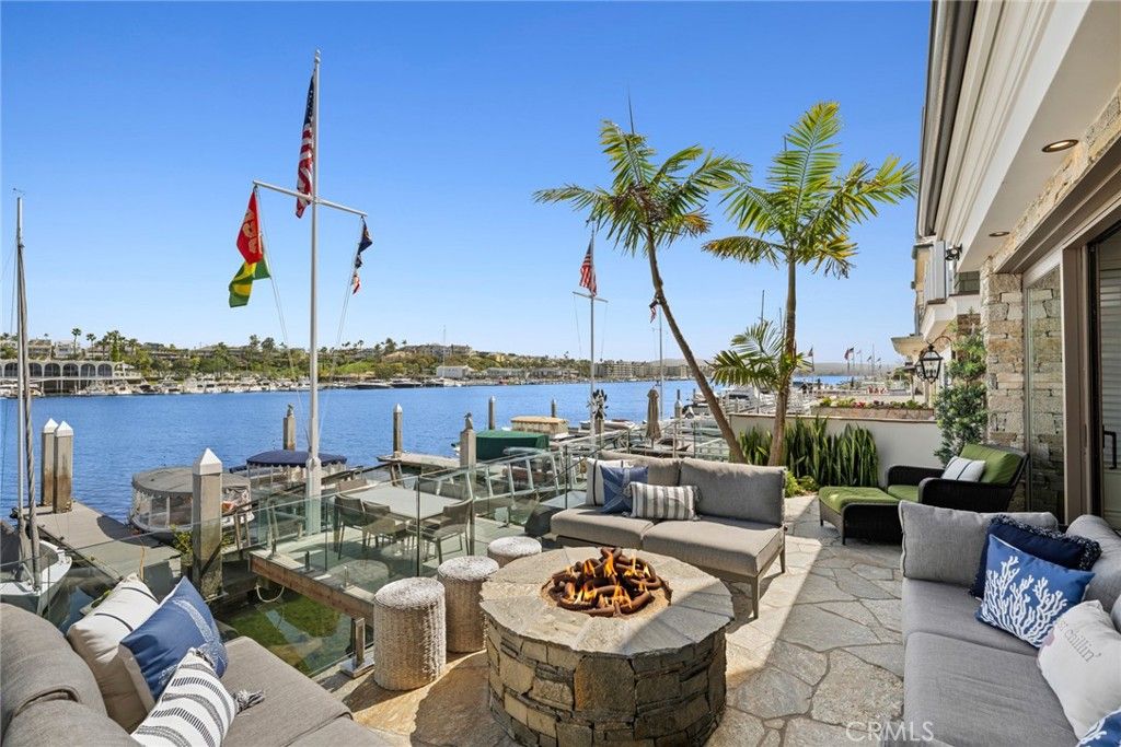 Image 5 of property listing at 118 Via Lido Nord, Newport Beach, CA 92663