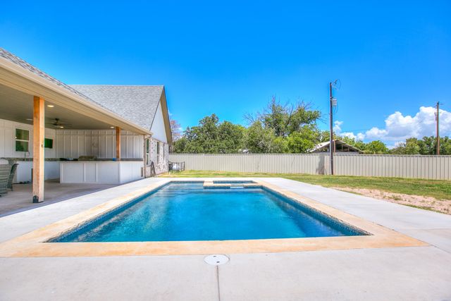 7128 Club Creek Lane, San Angelo, TX 76904