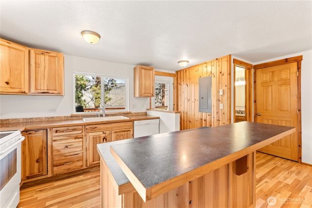 52 Reflection Lane, Chelan, WA 98816