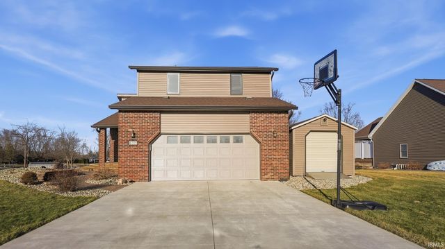 6005 S 030 W, Wolcottville, IN 46795