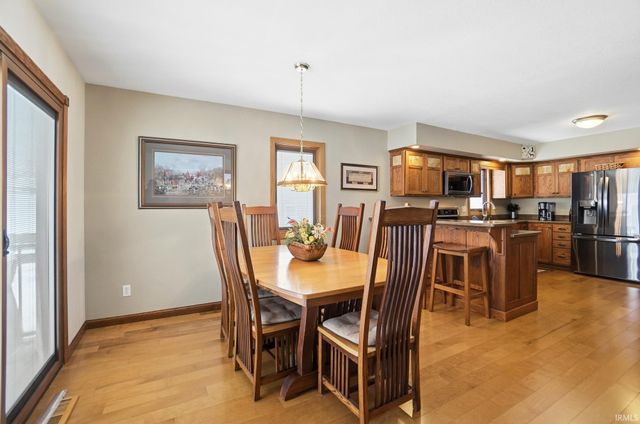 6005 S 030 W, Wolcottville, IN 46795