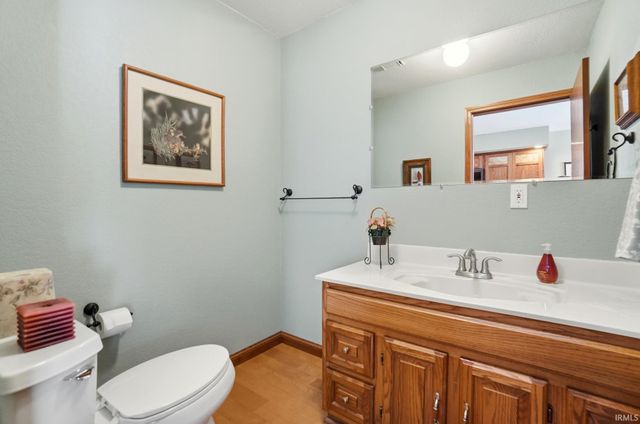 6005 S 030 W, Wolcottville, IN 46795