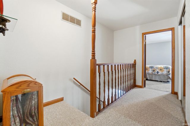 6005 S 030 W, Wolcottville, IN 46795