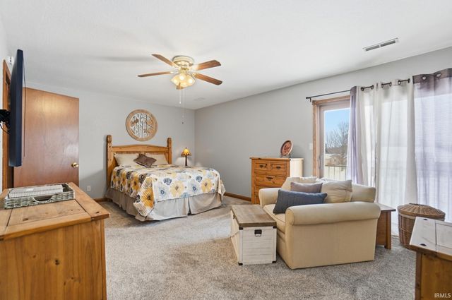 6005 S 030 W, Wolcottville, IN 46795