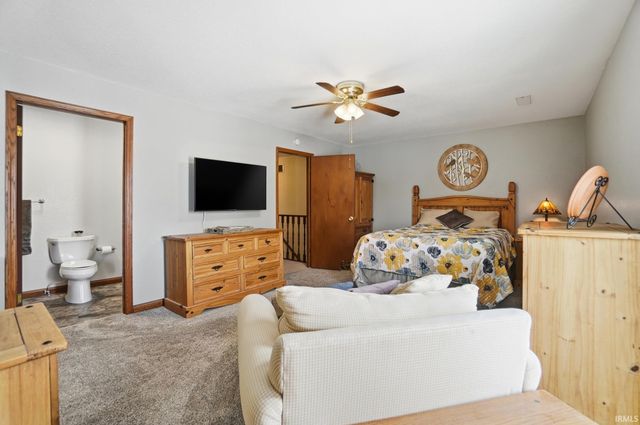 6005 S 030 W, Wolcottville, IN 46795