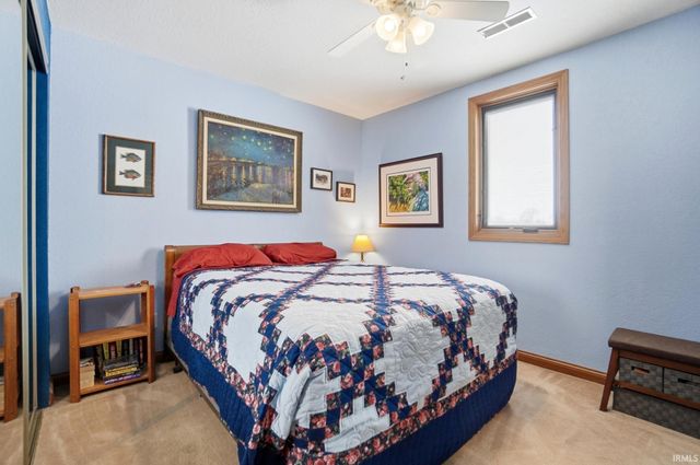 6005 S 030 W, Wolcottville, IN 46795