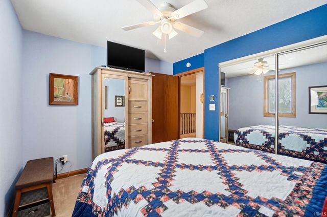 6005 S 030 W, Wolcottville, IN 46795