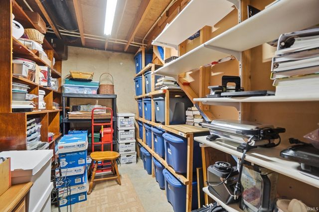 6005 S 030 W, Wolcottville, IN 46795