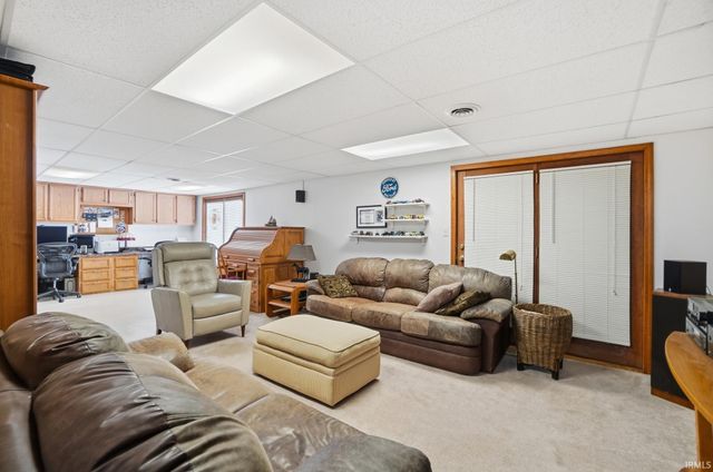 6005 S 030 W, Wolcottville, IN 46795