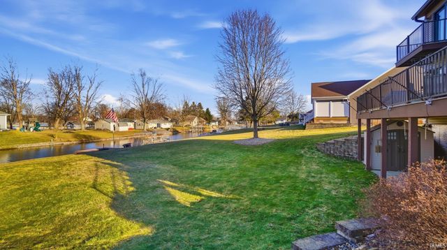 6005 S 030 W, Wolcottville, IN 46795