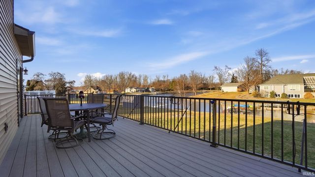 6005 S 030 W, Wolcottville, IN 46795