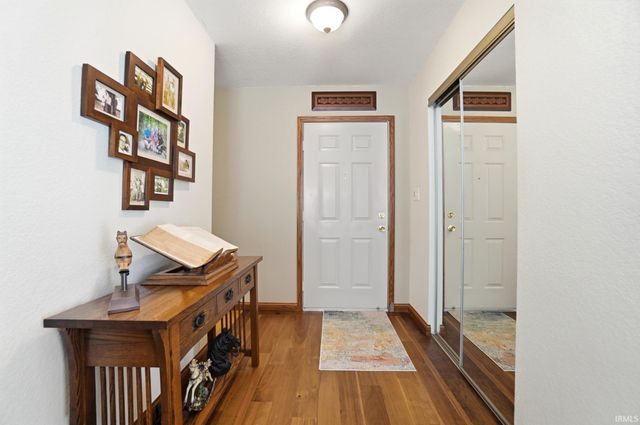 6005 S 030 W, Wolcottville, IN 46795