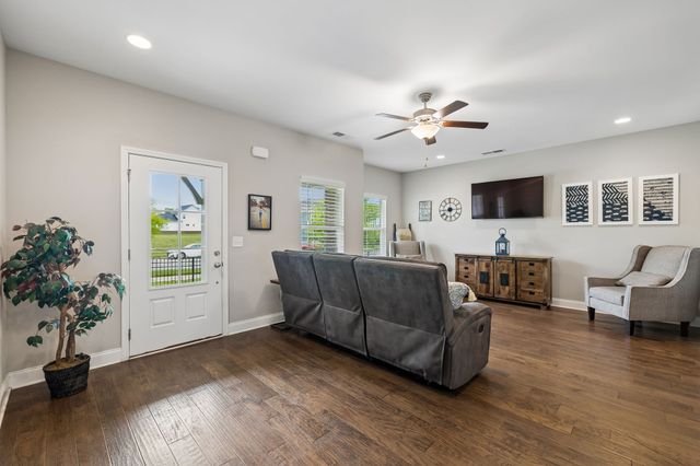 1629 Drakes Creek Rd, Hendersonville, TN 37075