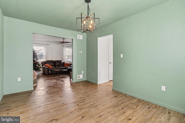 438 LARKSPUR LOOP, Lancaster, PA 17602