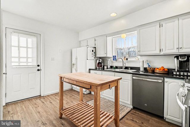 438 LARKSPUR LOOP, Lancaster, PA 17602