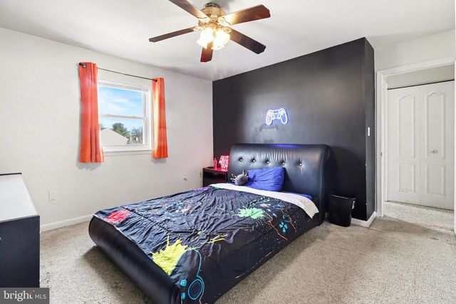 438 LARKSPUR LOOP, Lancaster, PA 17602