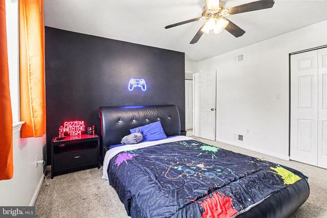 438 LARKSPUR LOOP, Lancaster, PA 17602