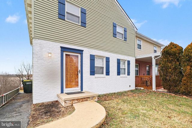 438 LARKSPUR LOOP, Lancaster, PA 17602