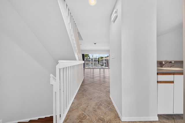 1998 NE 7TH Street 103, Deerfield Beach, FL 33441
