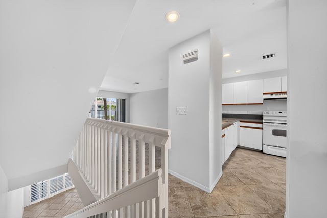 1998 NE 7TH Street 103, Deerfield Beach, FL 33441