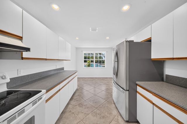 1998 NE 7TH Street 103, Deerfield Beach, FL 33441