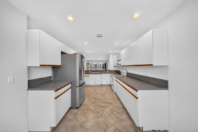 1998 NE 7TH Street 103, Deerfield Beach, FL 33441